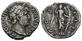 ADRIANO. Denario. (Ar. 3,32g/18mm). 126-127 d.C. Roma. (RIC 848). Anv: Busto laureado de Adriano a derecha, alrededor leyenda: HADRIANVS AVGVSTVS. Rev...
