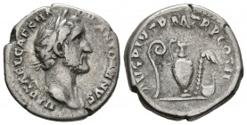 ANTONINO PIO. Denario. (Ar. 3,43g/17mm). 139 d.C. Roma. (RIC 28 var). Anv: Busto laureado de Antonino Pío a derecha, alrededor leyenda: IMP T AEL CAES...