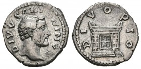DIVO ANTONINO PIO. Denario. (Ar. 3,16g/18mm). 161 d.C. Roma (RIC 441a). Anv: Busto de Antonino Pío a derecha, alrededor leyenda: DIVVUS ANTONINVS. Rev...