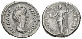 FAUSTINA I. Denario. (Ar. 3,65g/18mm). 141 d.C. Roma. (RIC 350 var). Anv: Busto diademado y drapeado de Faustina I a derecha, alrededor leyenda: DIVA ...