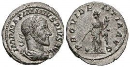 MAXIMINO I. Denario. (Ar. 3,04g/20mm). 235-236 d.C. Roma. (RIC 13). Anv: Busto laureado y drapeado de Maximino I a derecha, alrededor leyenda: MAXIMIN...