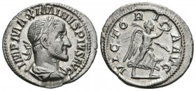 MAXIMINO I. Denario. (Ar. 2,99g/21mm). 236 d.C. Roma. (RIC 16). Anv: Busto laureado y drapeado de Maximino I a derecha, alrededor leyenda: IMP MAXIMIN...