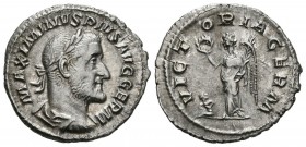 MAXIMINO I. Denario. (Ar. 2,38g/20mm). 236-237 d.C. Roma. (RIC 23). Anv: Busto laureado y drapeado de Maximino I a derecha, alrededor leyenda: MAXIMIN...