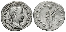 GORDIANO III. Denario. (Ar. 2,64g/19mm). 241-243 d.C. Roma. (RIC 127). Anv: Busto laureado y drapeado de Gordiano III a derecha, alrededor leyenda: IM...