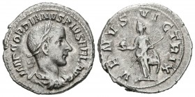 GORDIANO III. Denario. (Ar. 3,33g/20mm). 241 d.C. Roma. (RIC 131). Anv: Busto laureado y drapeado de Gordiano III a derecha, alrededor leyenda: IMP GO...