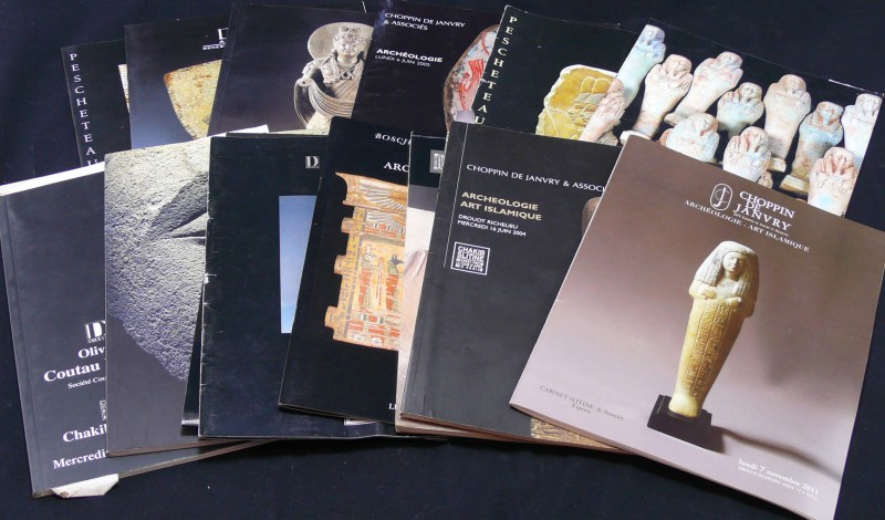 Lot de 15 catalogues de vente d'archéologie
A noter, des manques et des inscrip...