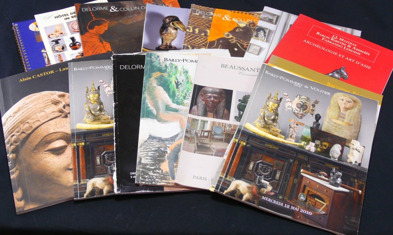 Lot de 15 catalogues de vente d'archéologie
A noter, des manques et des inscrip...