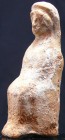Grèce - Statue de Déméter en terre cuite - 400 / 300 av. J.-C.
Jolie statuette représentant la déesse Déméter assise, les mains posées sur les genoux...