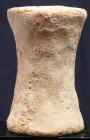 Bactriane - Idole en terre cuite - 2500 / 1500 av. J.-C.
Idole stylisée en terre cuite de couleur beige. Reste de polychromie orangée. 120 * 80 mm.