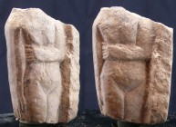 Mésopotamie - Elément de statue en pierre - 2000 / 1000 av. J.-C.
Bel élément de statue féminine en pierre beige représentant un morceau de corps de ...