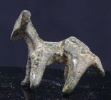 Proche Orient - Iran - Cervidé en bronze - 700 / 900 ap. J.-C.
Petit cervidé en bronze recouvert d'une belle patine verte. 33 mm.