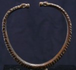 Perse - Achaménide - Bracelet en bronze - 600 / 400 av. J.-C.
Bracelet en bronze ciselé dont les extrémités représentent des têtes de serpents. 90 *8...