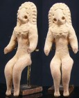 Vallée de l'Indus - Statuette Merghare - 3000 / 2000 av. J.-C.
Statuette Merghare représentant une femme assise. Pas de traces de restauration. 110 m...