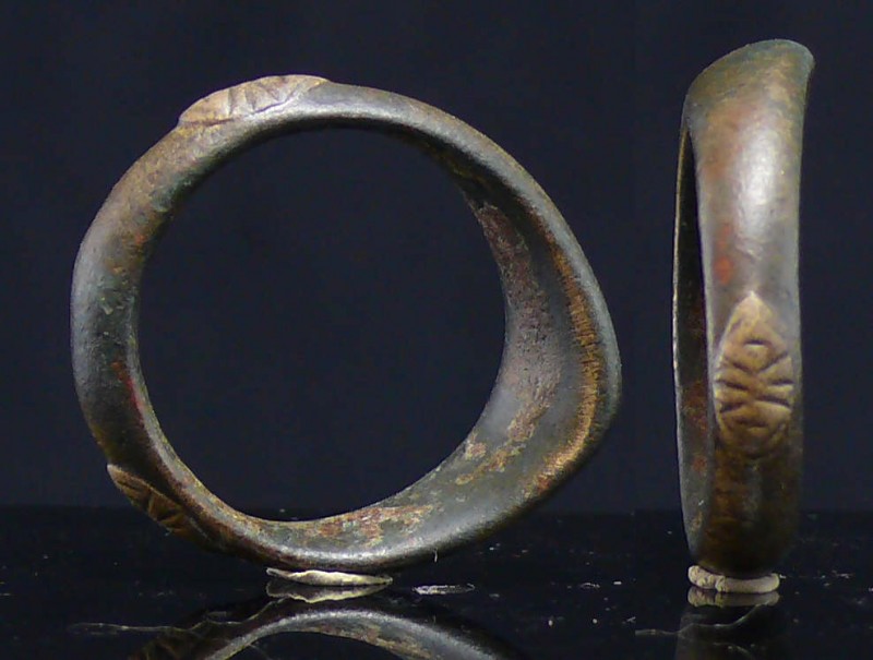 Romain - Bague d'archer en bronze - 100 / 200 ap. J.-C.
Importante bague d'arch...