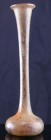 Romain - Balsamaire - 100 av / 200 ap. J.-C.
Grand et fin balsamaire en verre irisé à col long et effilé et haut évasé. Belle irisation bleue métalli...