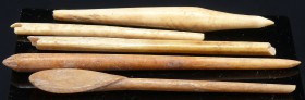 Romain - Lot de 5 instruments en os ou ivoire - 100 / 300 ap. J.-C.
Ensemble de cinq instruments en os ou ivoire, cuillère à onguents, stilet…..De 11...