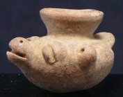 Précolombien - Vase zoomorphe en terre cuite - 800 / 1500 ap. J.-C.
Joli petit vase zoomorphe avec la représentation d'une tête d'animal, probablemen...