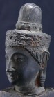 Asie - Tête de Boudha en bronze
Belle et fine tête de Boudha en bronze. Belle patine sombre. 60 mm.