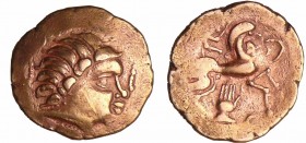 Pictons - Statère en or à la main (80-60 av. J.-C.)
A/ Anépigraphe. Tête d’Ogmius à droite, la chevelure en grosses mèches d’où partent des cordons p...