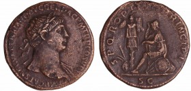 Trajan - Sesterce (104-110, Rome) - La Dace
A/ IMP CAES NERVAE TRAIANO AVG GER DAC P M TR P COS V PP. Buste lauré à droite. 
R/ S P Q R OPTIMO PRINC...