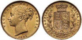 AU58 Australia, Victoria (1837-1901), gold Sovereign, 1885, Melbourne mint, shield reverse, 1885, young head left, Latin legend and toothed border sur...