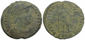 Roman Imperial 
Valentinian I. Nicomedia, AD 364-367. 8.7gr. 28.2mm
D N VALENTINIANVS P F AVG, pearl-diademed, draped and cuirassed bust to right / RE...