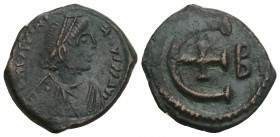 Byzantine
Justinian I (527-565). 5 Nummi. Antiochia, c. 540/541. Æ 2.1gr. 17.4mm
DN IVSTINI ANVSPPAVC. Diademed, draped and cuirassed bust r. Rv. la...