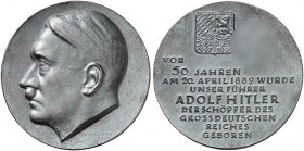 ZEITGESCHICHTE. 
Weißmetallmedaille 1939 (von Krischker, 60,0 mm), auf den 50. Geburtstag von Adolf Hitler. Büste n. links / Wappen von Braunau über ...