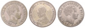 Friedrich Wilhelm III. 1797 - 1840
Deutschland, Brandenburg-Preußen. Lot. 3 Stück 1/6 Taler 1823/26
ges. 15,59g
AKS 26
sgh - ss