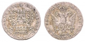 Stadt
Deutschland nach Regionen/Städten und Jahreszahlen geordnet, Hamburg. 4 Schilling, 1738. 2,91g
Jaeger 10, Gaedechens 739a
ss