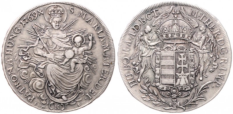 Maria Theresia 1740 - 1780
Madonnentaler, 1769 EvM.(K)D.. Kremnitz
28,00g
Fr. 10...