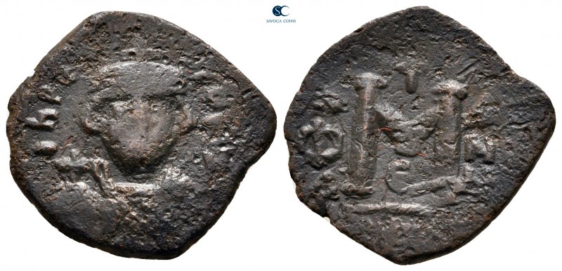 Constans II AD 641-668. Constantinople
Follis or 40 Nummi Æ

23 mm, 3,15 g
...