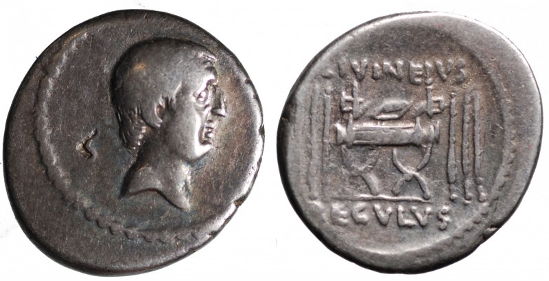 LIVINEIA - L. Livineius Regulus (42 a.C.). Roma. Denario AG gr. 3,60 mm 17,8. D/...