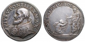 Papali. Pio V (1566-1572). Medaglia CLAVES REGNI CELOR; argento Ag (?) gr. 16,5 mm 29,7. Riconio del Mazio (XIX secolo). SPL