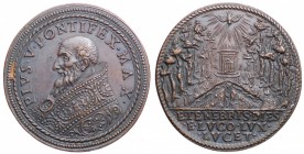 Papali. Pio V (1566-1572). Medaglia E TENEBRIS DIES E LVCO LVX LVCET; bronzo AE gr. 13,72 mm 29,1. Riconio del Mazio (XIX secolo). qFDC