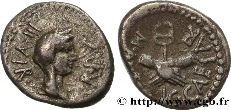 ANTONIUS and OCTAVIAN
Type : Quinaire 
Date : 39 AC. 
Mint name / Town : Gaule 
...
