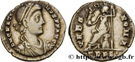 GRATIAN
Type : Silique 
Date : 375-378 
Mint name / Town : Trèves 
Metal : silver 
Millesimal fineness : 900  ‰
Diameter : 17,5  mm
Orientation dies :...