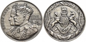 Ausländische Münzen und Medaillen
Großbritannien. George V. 1910-1937. 
Matt versilberte Bronzemedaille 1911 von A.H. Darby (unsigniert), auf die Kr...