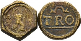 Ausländische Münzen und Medaillen
Italien-Venedig. Nicolo Tron 1471-1473. 
Messing-Münzgewicht o.J. Namenszug "TRO" (6,45 g, rund) sowie ein weitere...