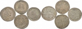 Lots altdeutscher Münzen und Medaillen
4 Stücke: BRANDENBURG-FRANKEN, Sterbegroschen von Christian 1655 und Georg Friedrich Karl 1735 aus der Linie B...