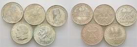 Deutsche Münzen und Medaillen ab 1871
Bundesrepublik Deutschland. . 
Lot (5 Stücke): 5 DM 1951-1964 "Die ersten Fünf". Germanisches Museum bis Ficht...