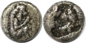 Griechische Münzen, MACEDONIA. LETE (?). 1/8 Stater (?) um 500 v. Chr. Vs.: Kauernder Satyr nach rechts im Feld kugeln. Silber. 1,091 g. Sehr schön (A...