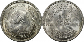 Weltmünzen und Medaillen, Ägypten / Egypt. Serie: F.A.O. Frau mit Microskop. 1 Pound 1978. 15,0 g. 0.720 Silber. 0.35 OZ. KM 482. Stempelglanz