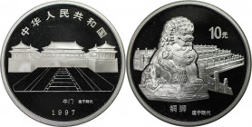 Weltmünzen und Medaillen, China. Palastmuseum in Peking. Löwe. 10 Yuan 1997. 31,14 g. 0.999 Silber. 1 OZ. KM 1097. Polierte Platte, mit Kapsel
