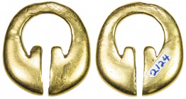 PHILIPPINES: AV ring (11.68g), Opitz p.240 (plate example), also known as lingling-o, 20mm ring interrupted by a thin slit at the thick end, made by t...
