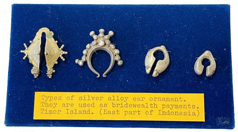 TIMOR: AR ornament set, Opitz p.136, consisting of 4 silver earrings from Timor ...