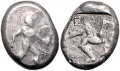 KLEINASIEN, PAMPHYLIEN / Stadt Aspendos, AR Stater (465-430 v.Chr.). Behelmter nackter Hoplit r. Rs.Triskele. 10,93g.
ss
SNG Cop.175; SNG Ant.4477