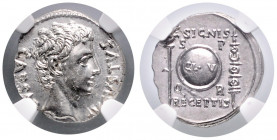 RÖMISCHES REICH, Augustus, 27 v.-14 n.Chr., AR Denar (19 v.Chr.). Colonia Patricia. Kopf r. Rs.Schild zwischen Legionsstandarten, SPQR. 3,75g.
Pracht...