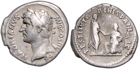 RÖMISCHES REICH, Hadrian, 117-138, AR Denar, Rom. Belorb. Büste l. Rs.Hispania kniet l. vor dem Kaiser. RESTITVTORI HISPANIAE. 3,06g.
selten, ss
RIC...