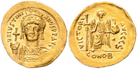 BYZANTINISCHES REICH, Justinian I., 527-565, AV Solidus CONOB =Konstantinopel, Officin S. Behelmte Büste mit Kreuzglobus und Schild v.vorn. Rs.Victori...